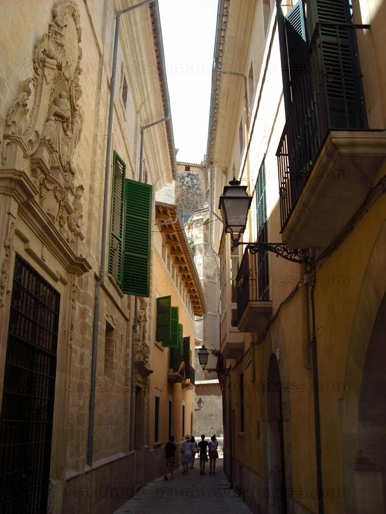 A narrow street in Mallorca.