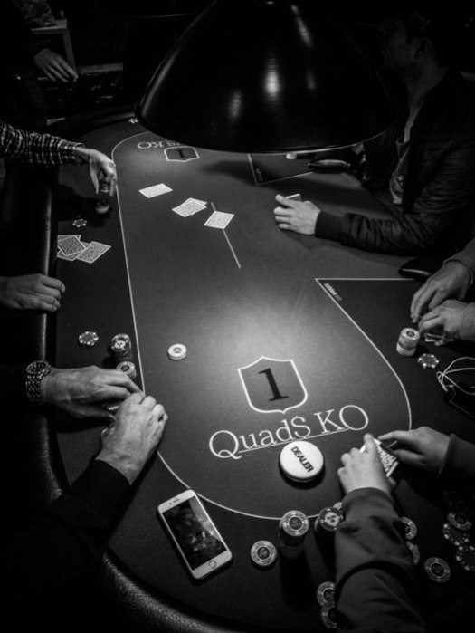I was invited to a Poker Club and shot some photos.